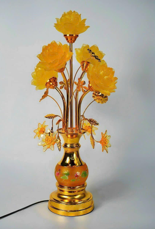 Đèn Thờ Pha Lê có chiều cao khoảng 22 cm 1.png